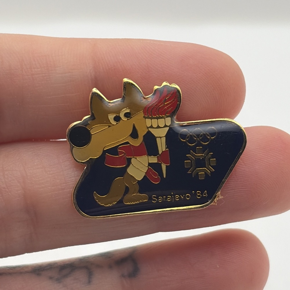 1984 Sarajevo Winter Olympic Games Vucko Holding Olympic Torch Lapel Hat Pin